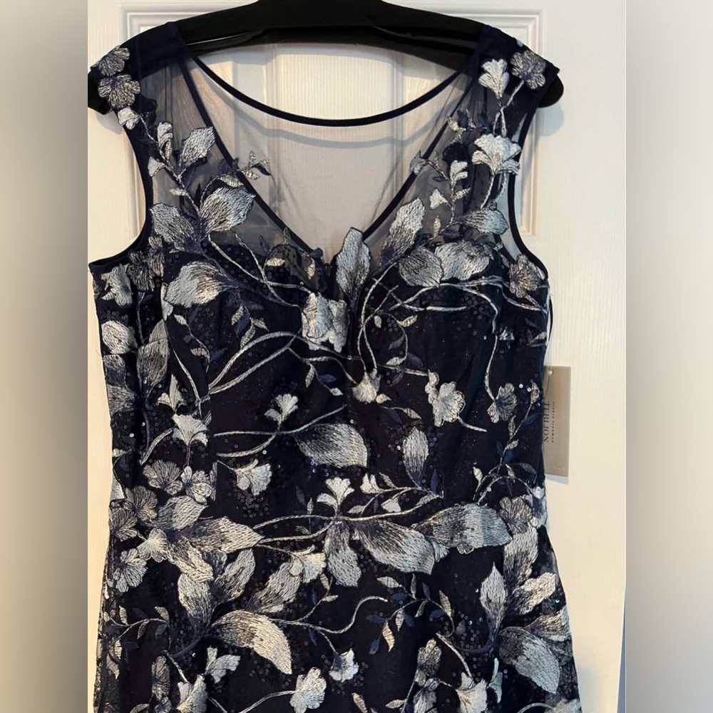 Elegant Floral Navy and White Dress - Picture 3 of 6